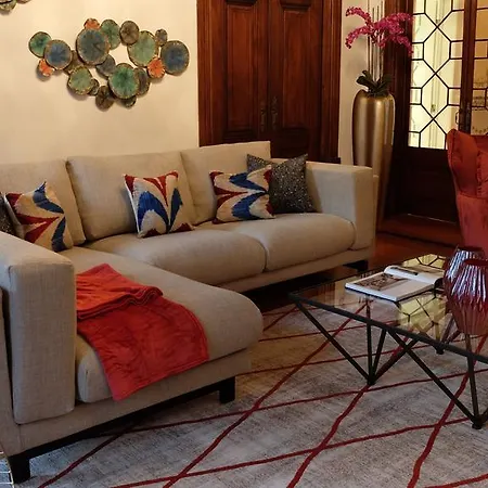 Finestay Palace Homestay
